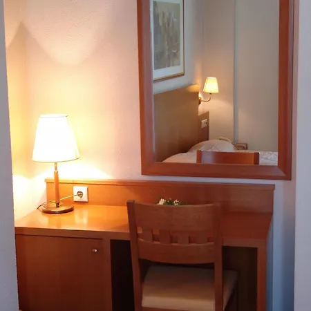 Hotel Athos 3*